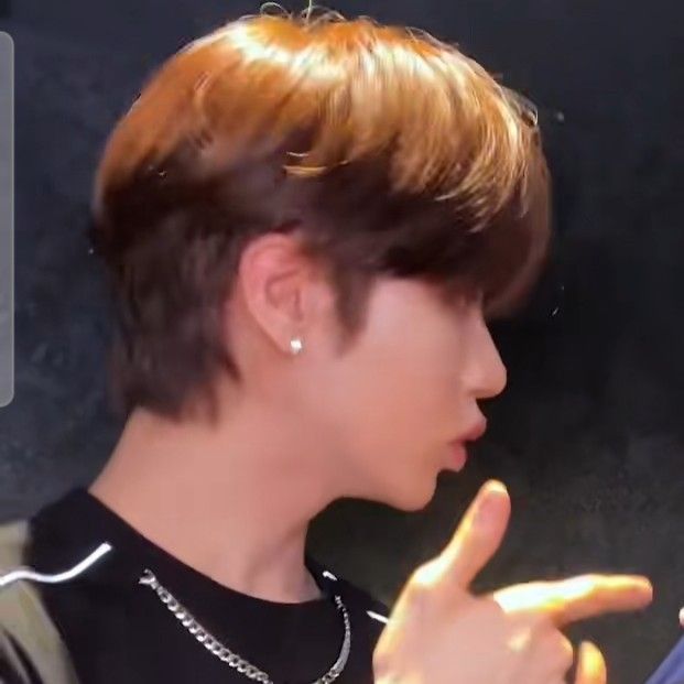 Behind-the-scenes cut of Huiwon (n.SSign)
