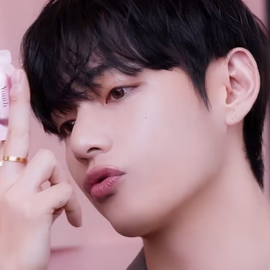 V (BTS)の最近の活動写真