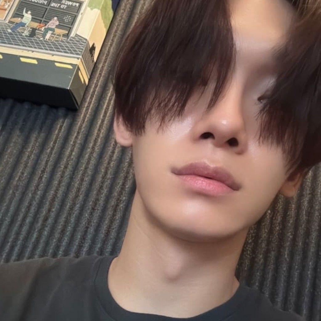 Behind-the-scenes cut of Chen (EXO)