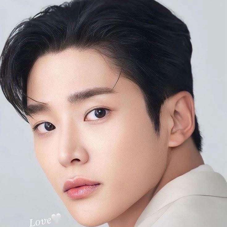 Behind-the-scenes cut of Rowoon