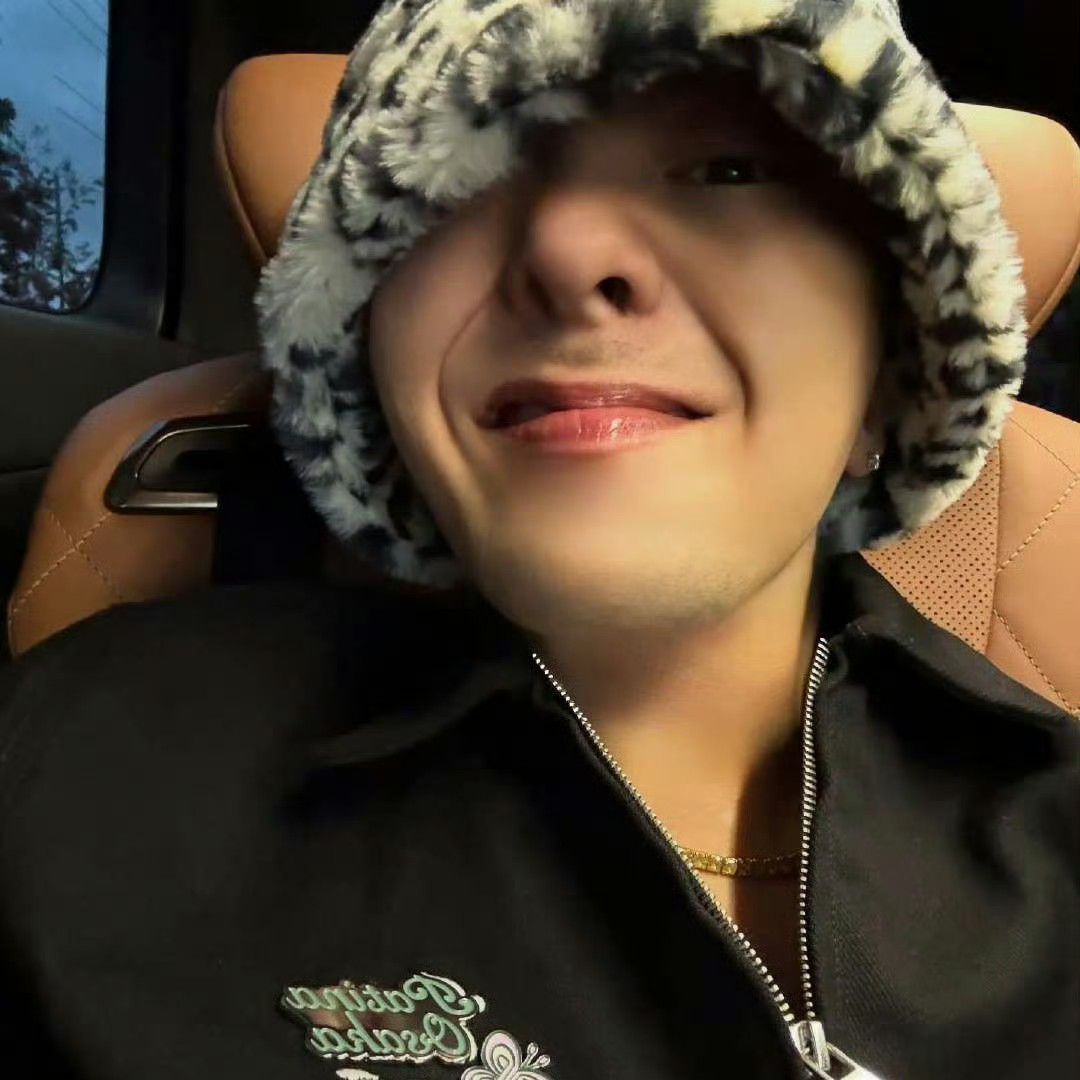 Recent activity shot of G-DRAGON (BIGBANG)