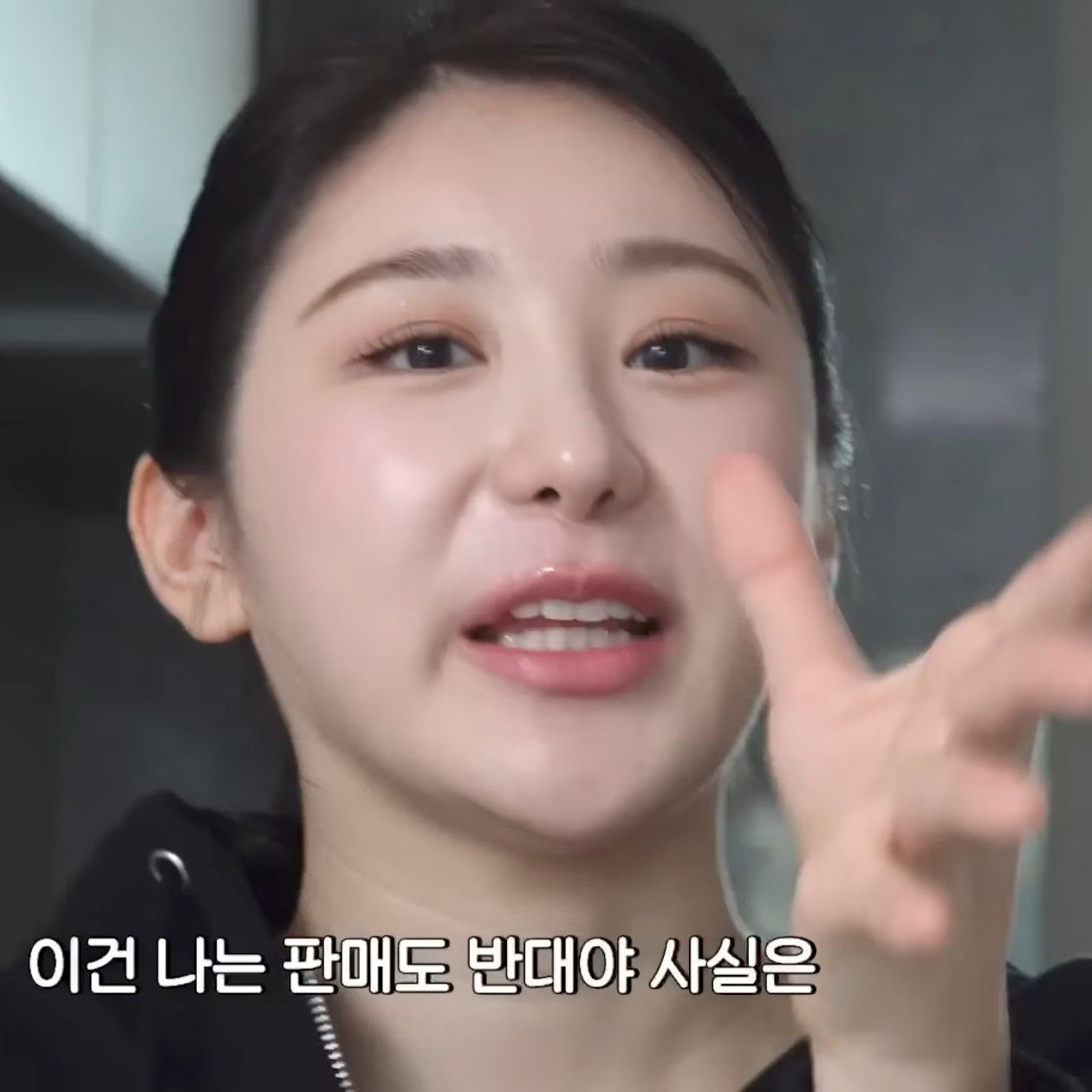 A moment captured by Lee Chaeyeon's fan