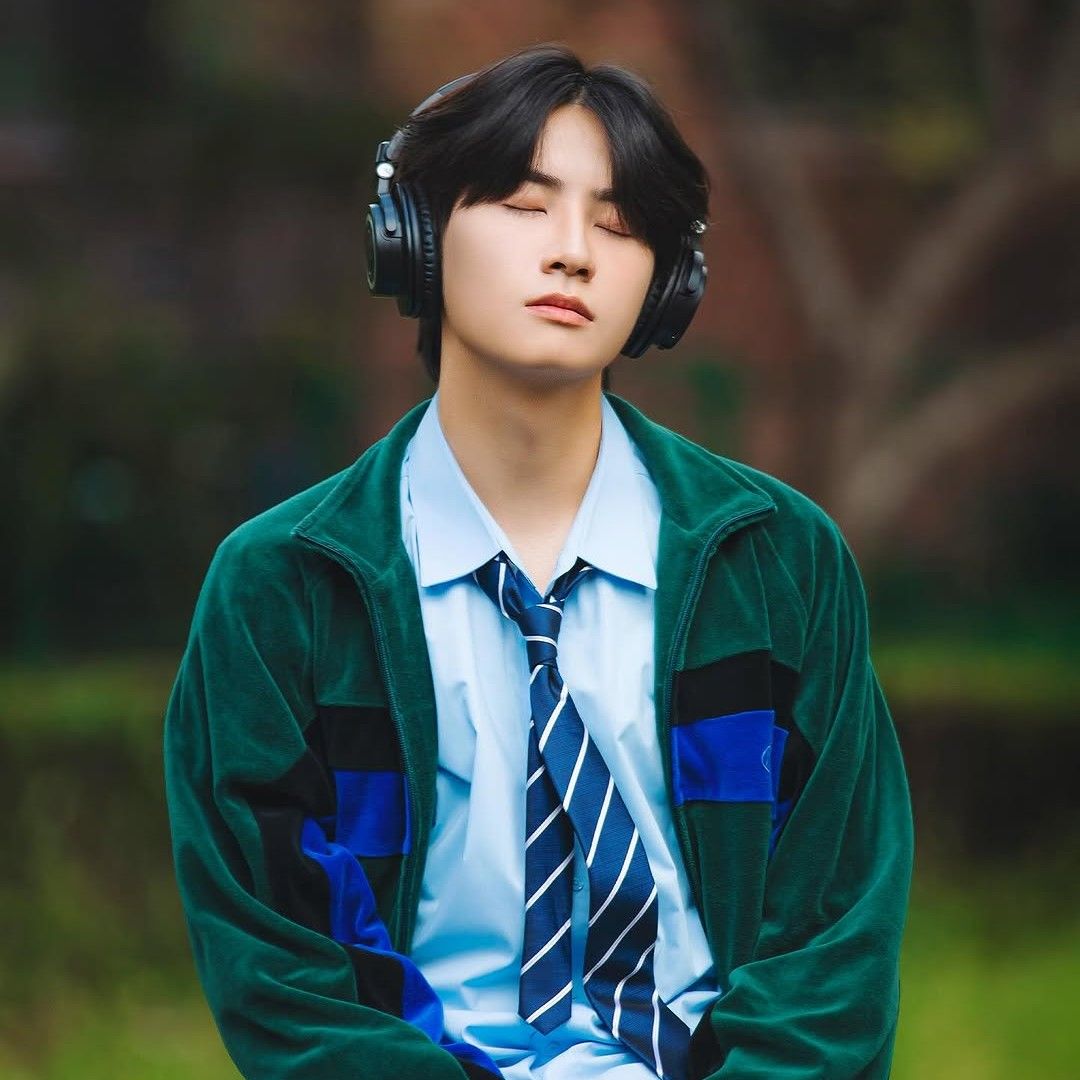 Behind-the-scenes cut of Lee Jinhyuk