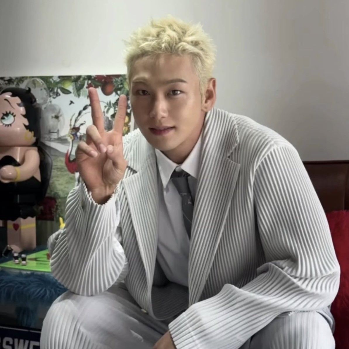 Behind-the-scenes cut of Baekho