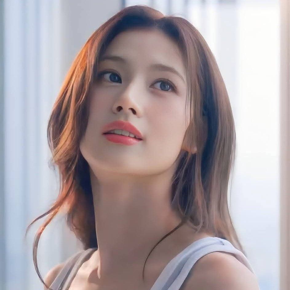 A moment captured by Sana (TWICE)'s fan