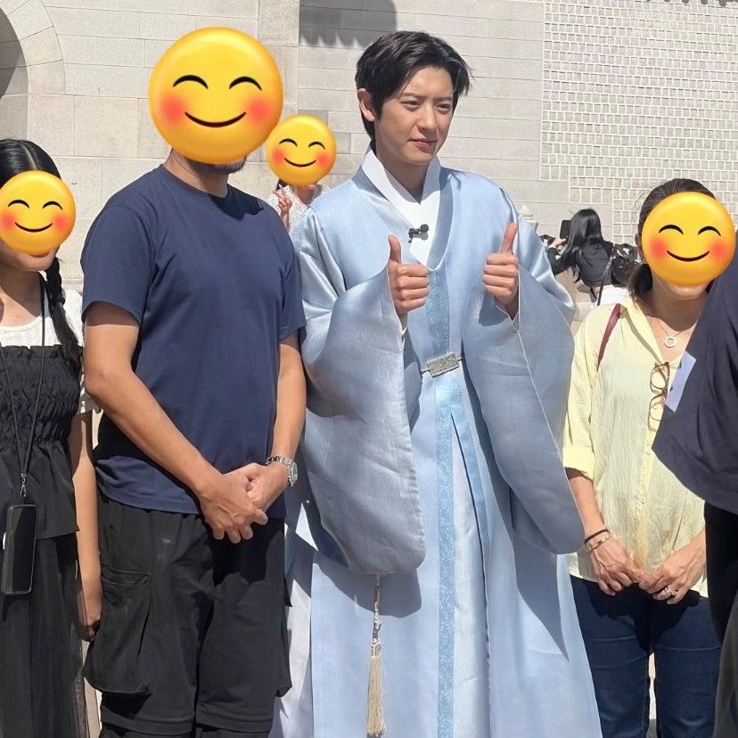 Recent activity shot of Chanyeol (EXO)