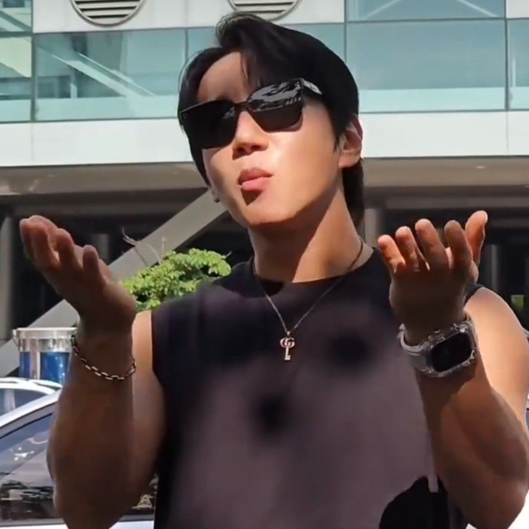 Behind-the-scenes cut of Hwang Chiyeol