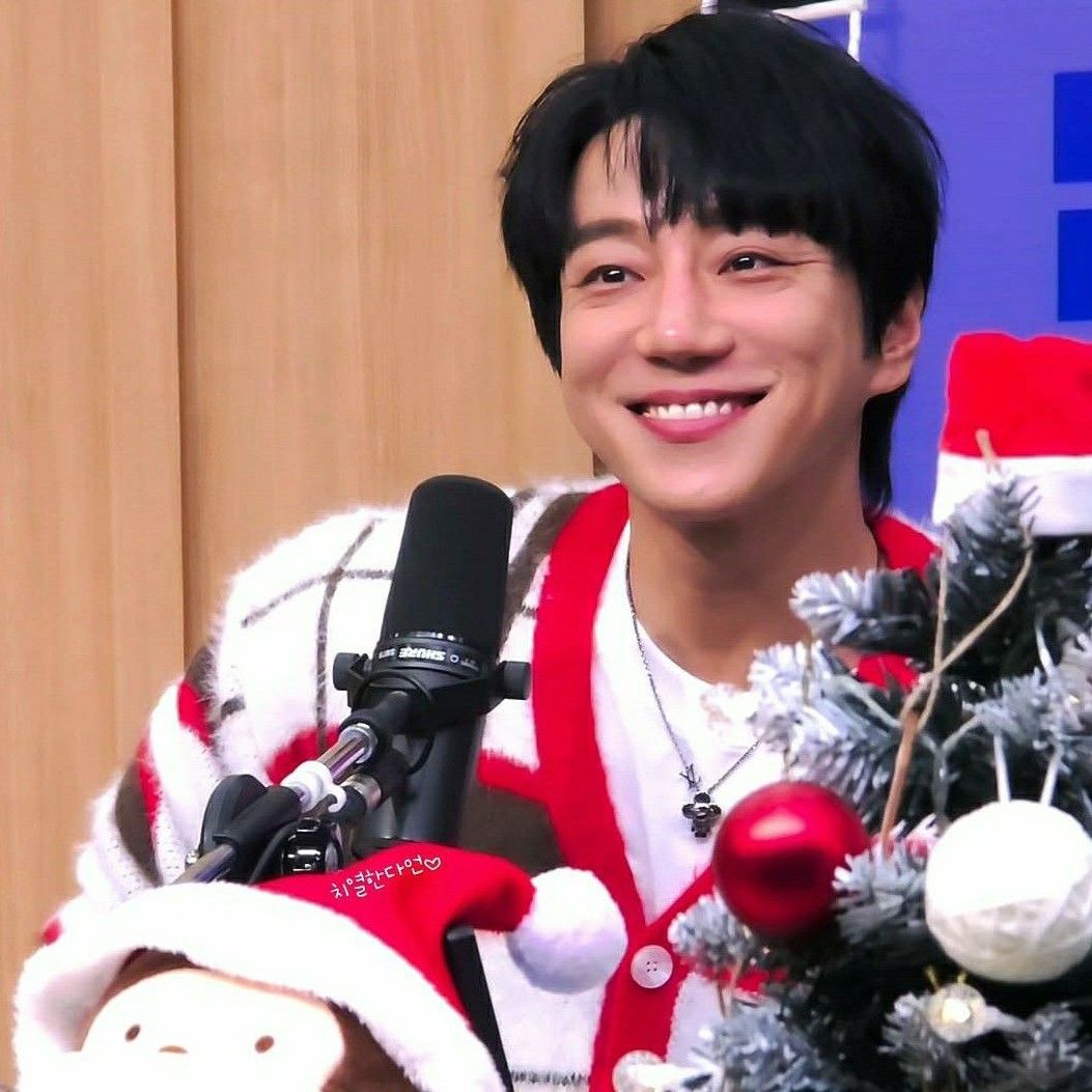 A moment captured by Hwang Chiyeol's fan