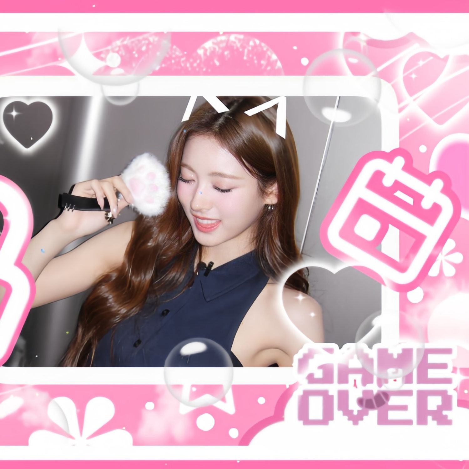 A moment captured by Anna (MEOVV)'s fan