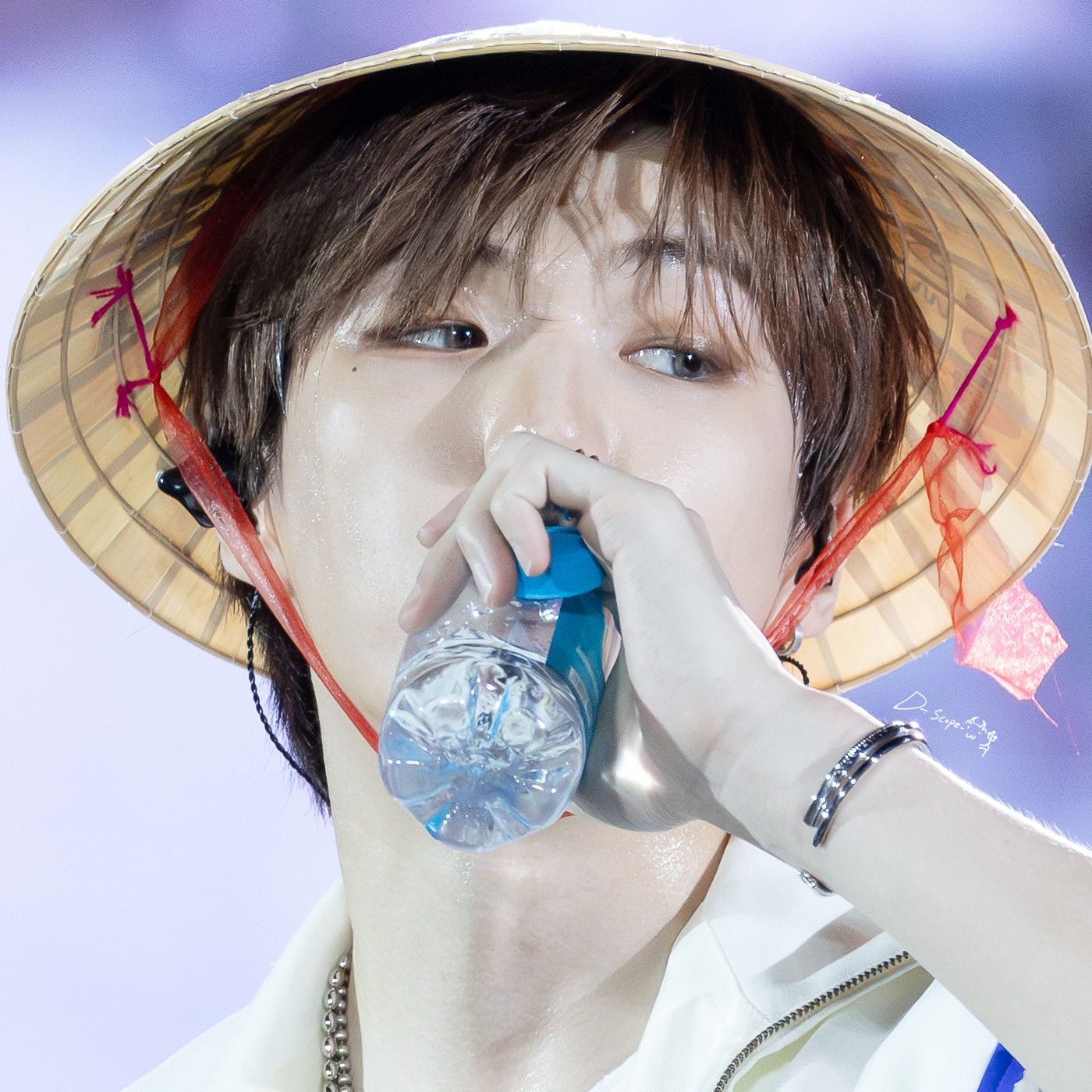 Behind-the-scenes cut of Kang Daniel