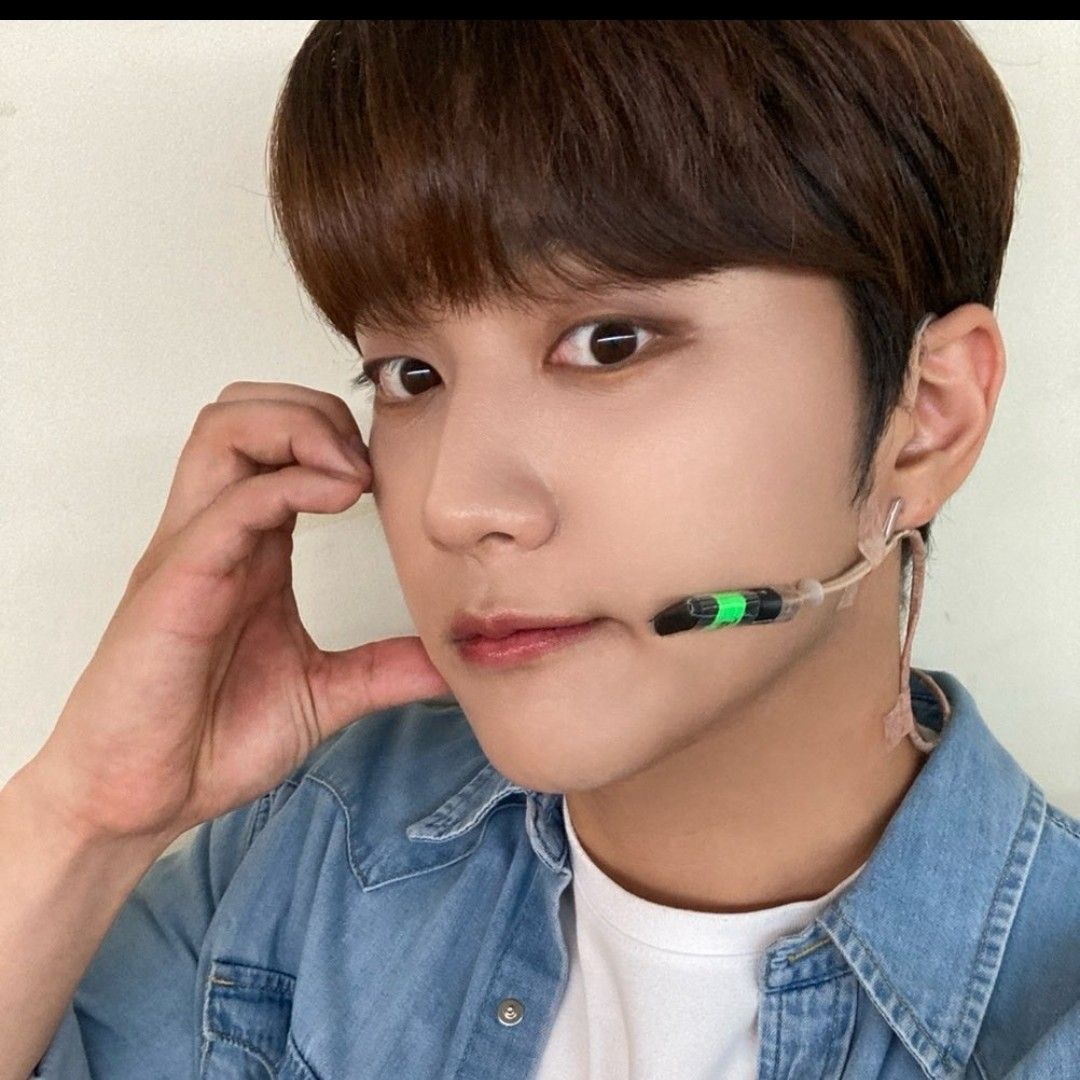 Behind-the-scenes cut of Hong Joochan (GoldenChild)