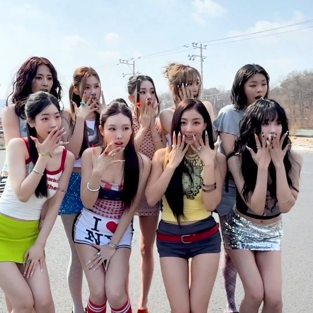 모모 (TWICE)의 비하인드 컷