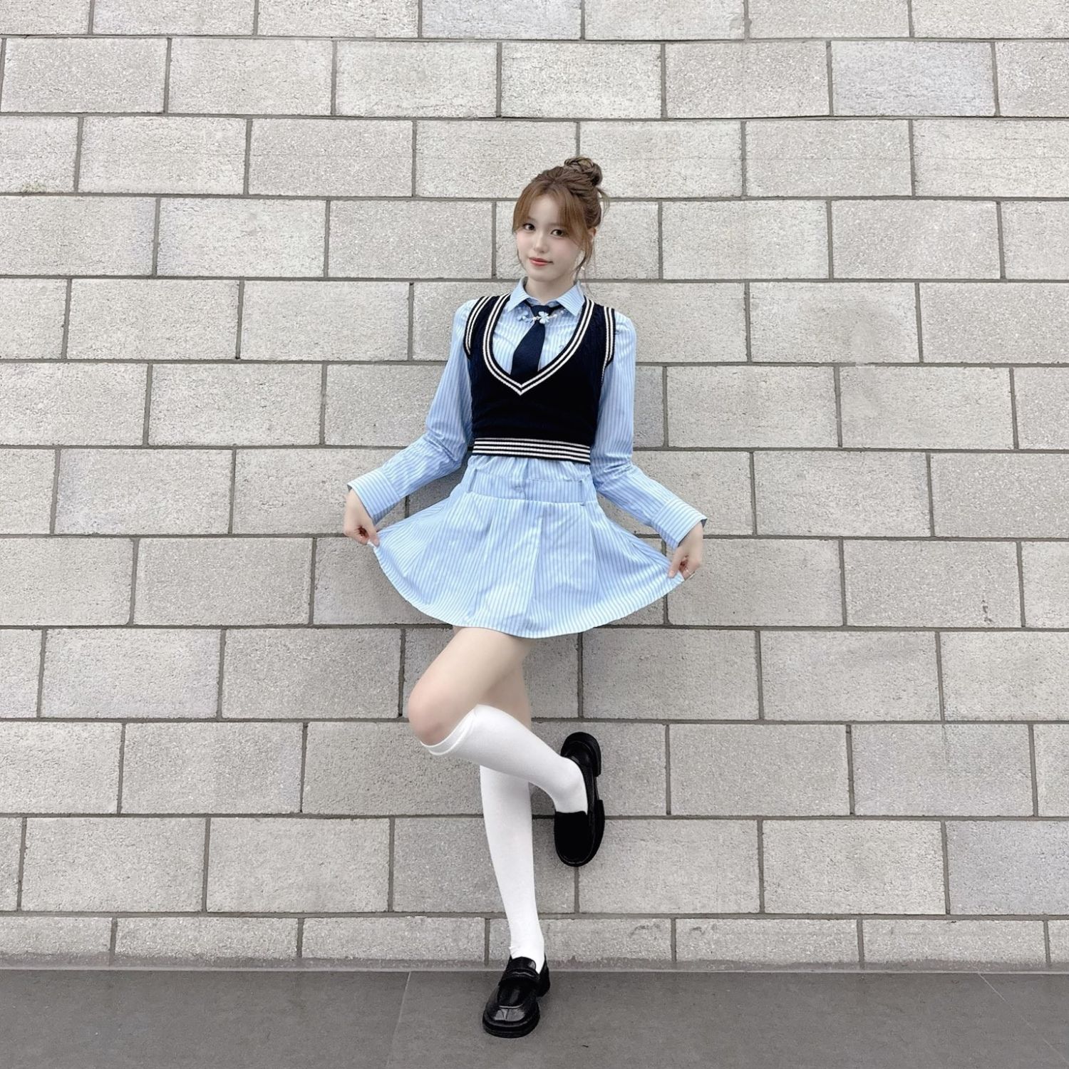 Behind-the-scenes cut of Jeong Saebi (izna)