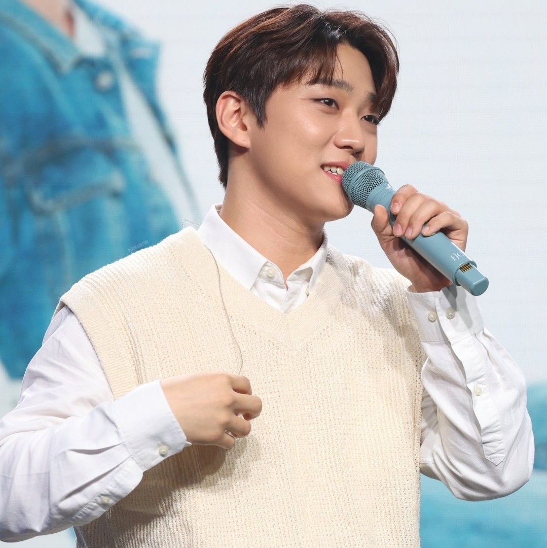 A moment captured by Hong Joochan (GoldenChild)'s fan