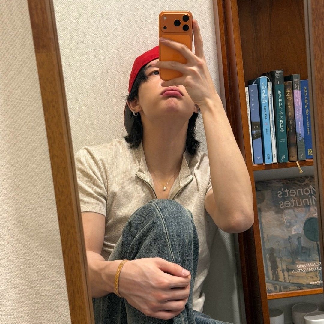 Behind-the-scenes cut of Stray Kids