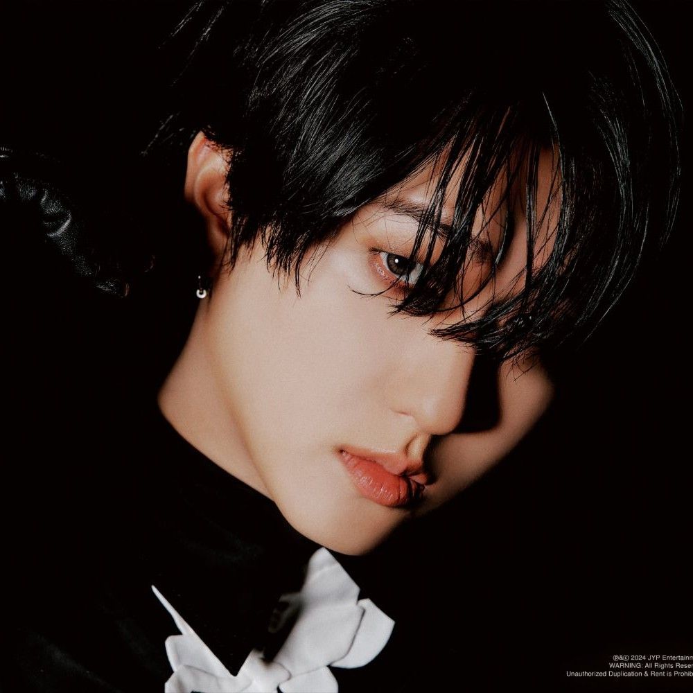 Behind-the-scenes cut of Changbin (Stray Kids)
