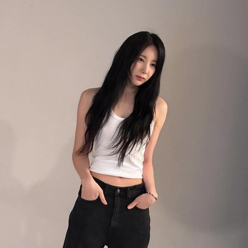 Behind-the-scenes cut of Lee Chaeyeon