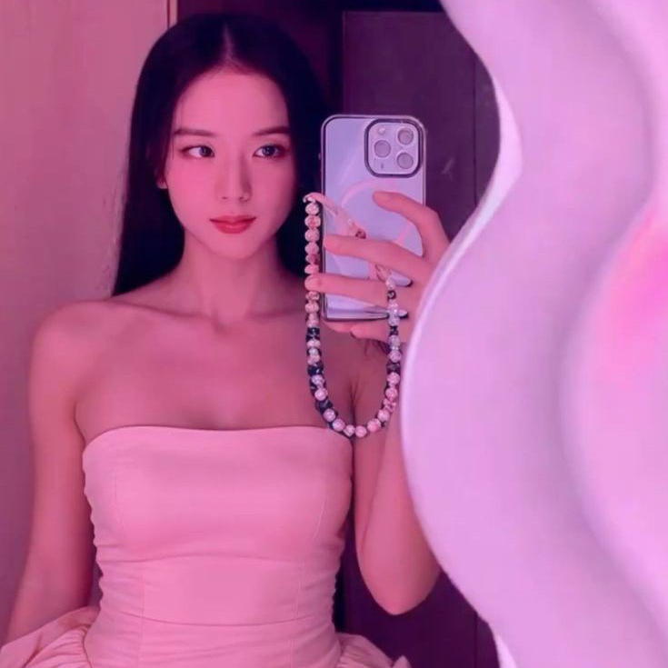 Latest photo of Jisoo (BLACKPINK)