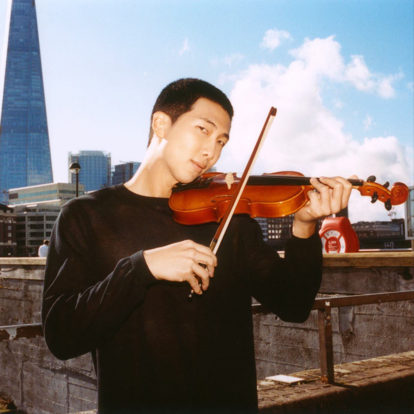 Momen yang diabadikan oleh penggemar RM (BTS)