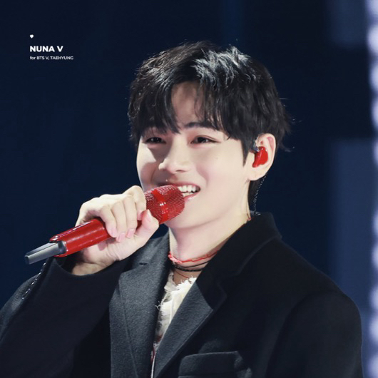 V (防弹少年团)的最新活动照片