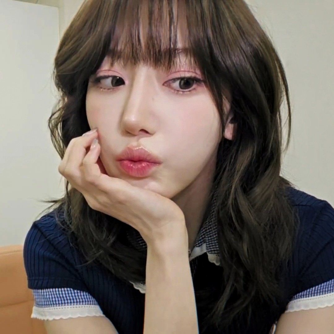 Behind-the-scenes cut of Sakura (LE SSERAFIM)