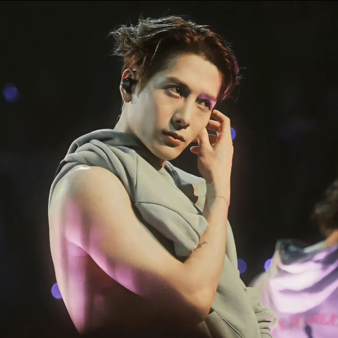 A moment captured by Jackson (GOT7)'s fan