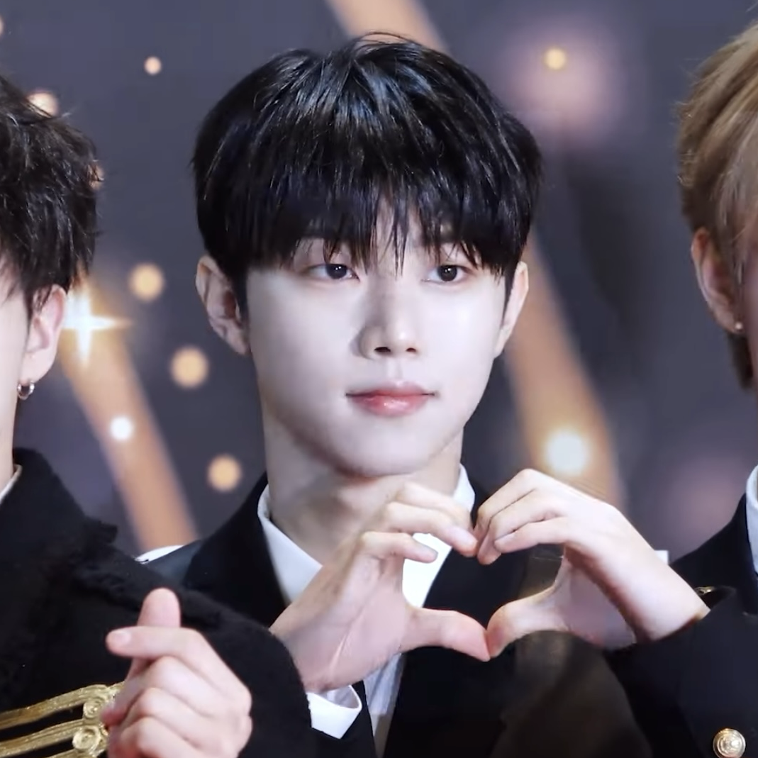 Hyunwoo (Xikers)的最新活動照片