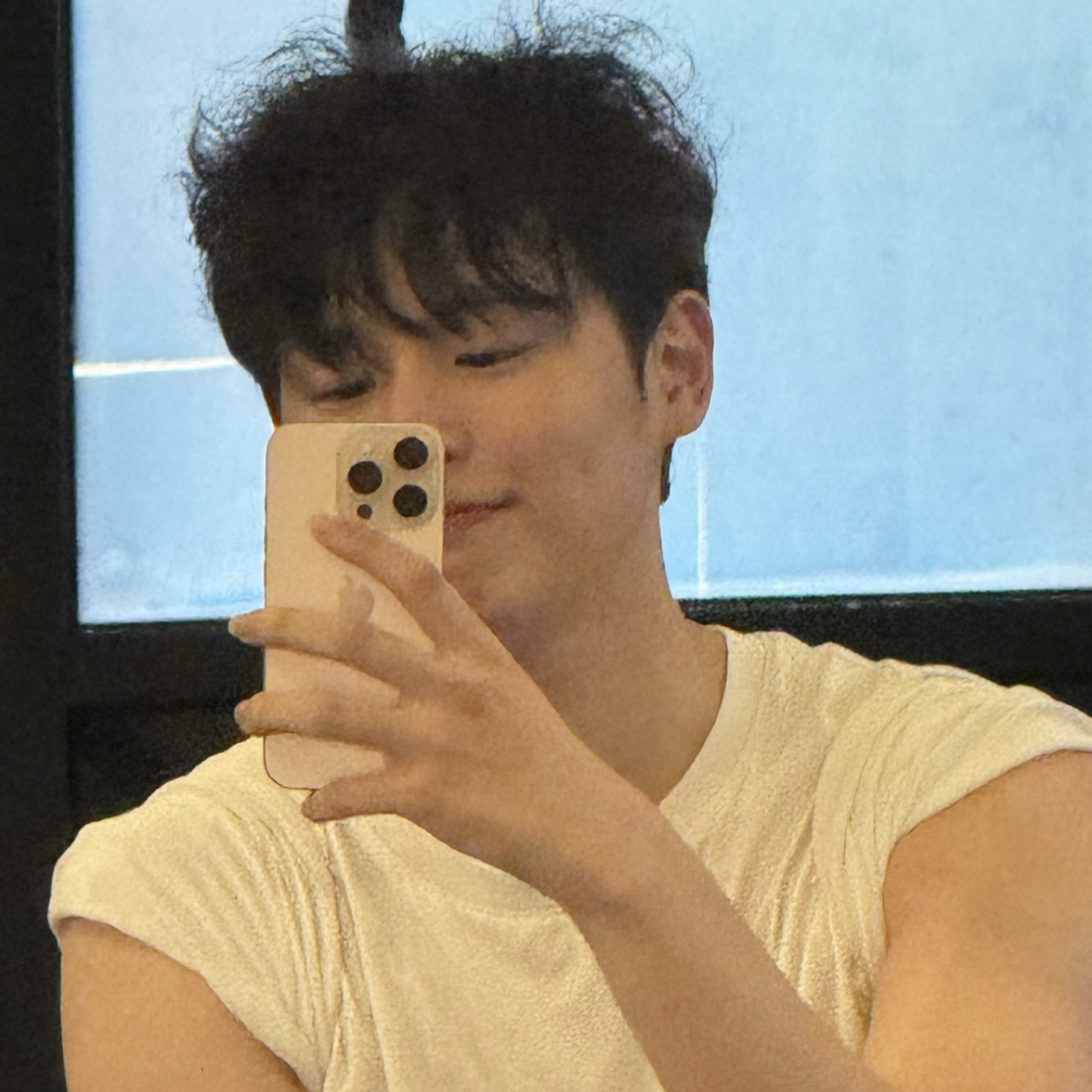 Behind-the-scenes cut of Choi Byungchan