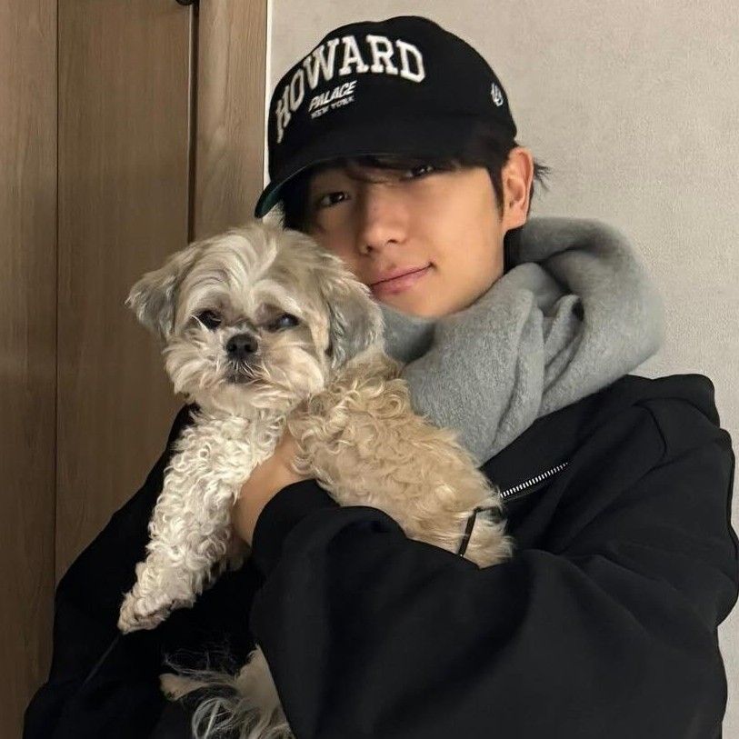 A moment captured by Hyunjae (THE BOYZ)'s fan