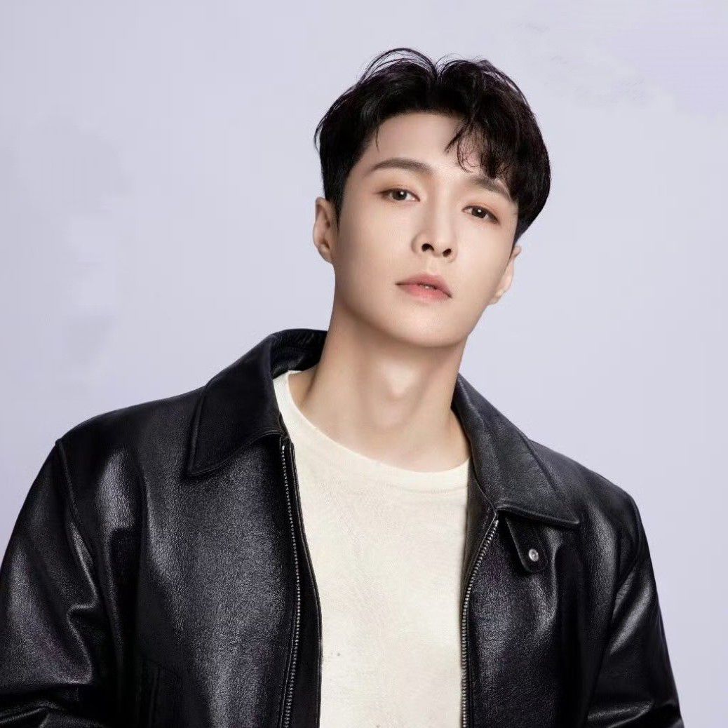 Recent activity shot of Lay (EXO)