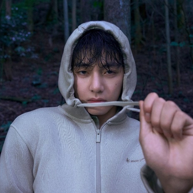 Latest photo of V (BTS)
