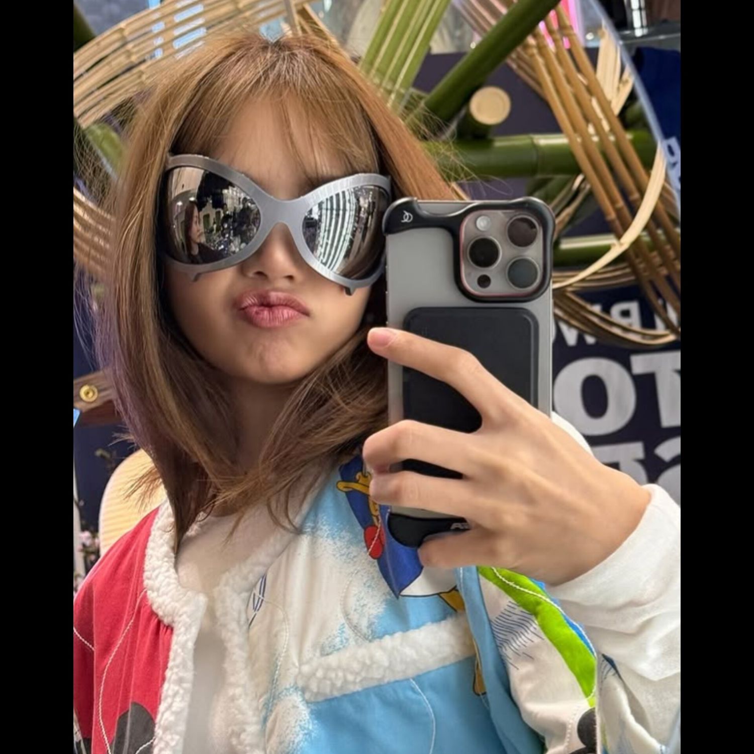 Behind-the-scenes cut of Lisa (BLACKPINK)