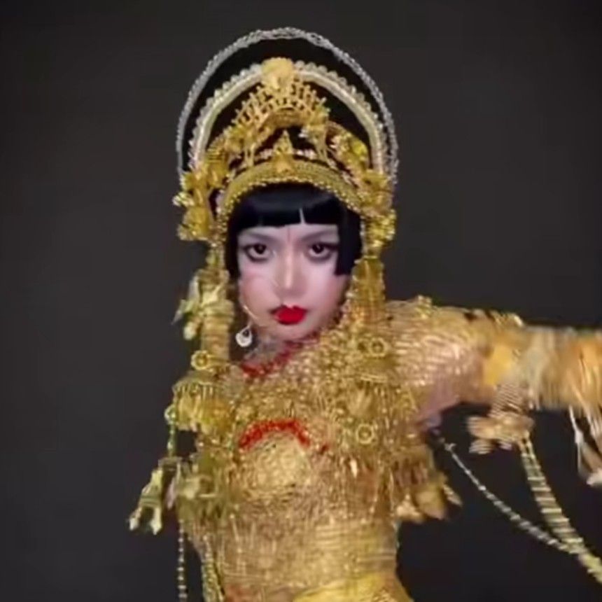 Behind-the-scenes cut of Lisa (BLACKPINK)