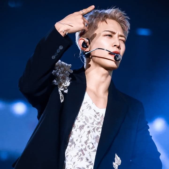 A moment captured by Minho (SHINee)'s fan