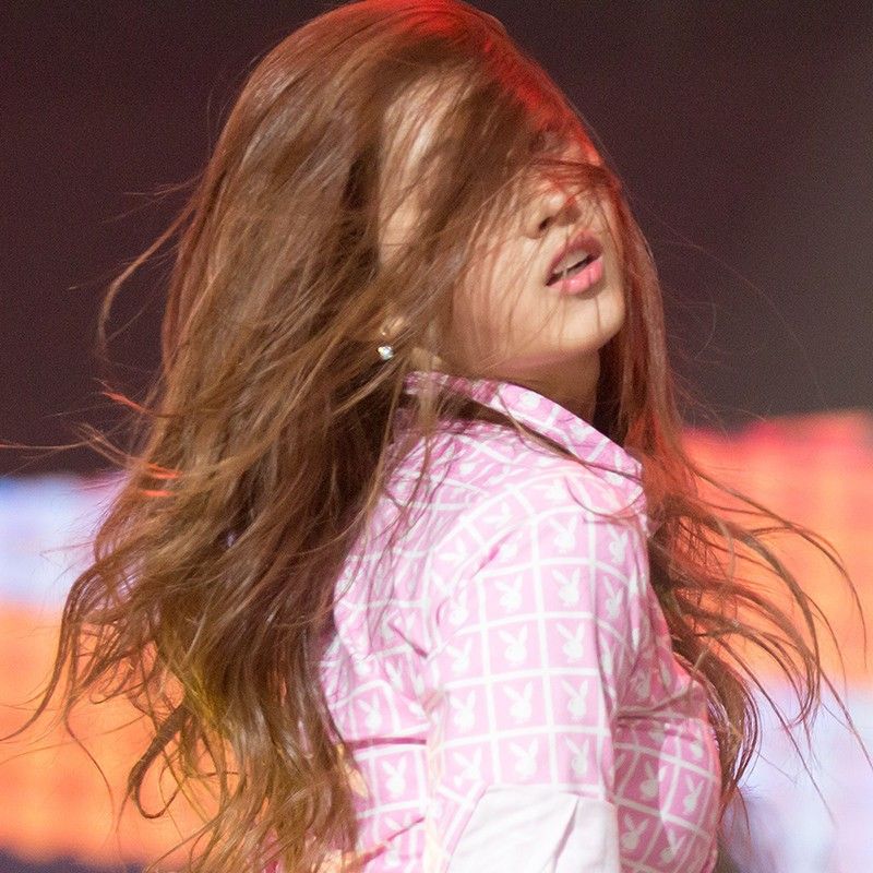Momen yang diabadikan oleh penggemar Sana (TWICE)