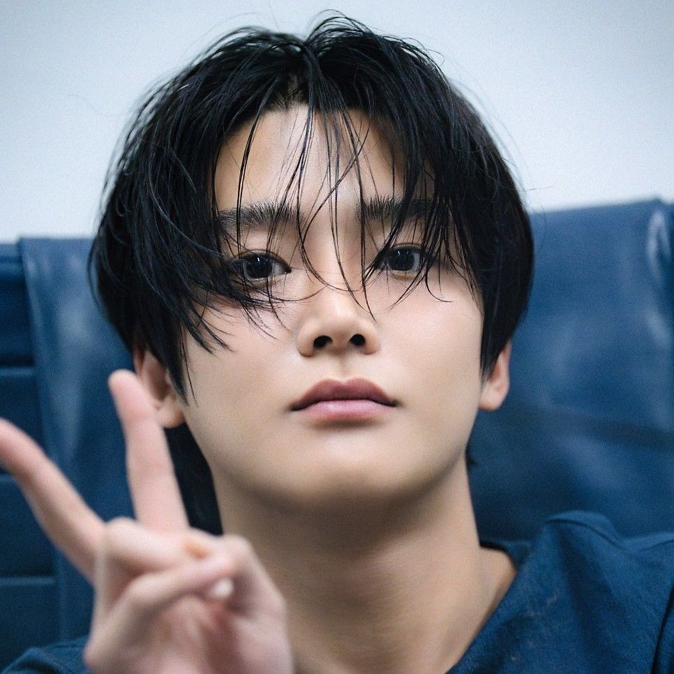 로운의 최신 사진