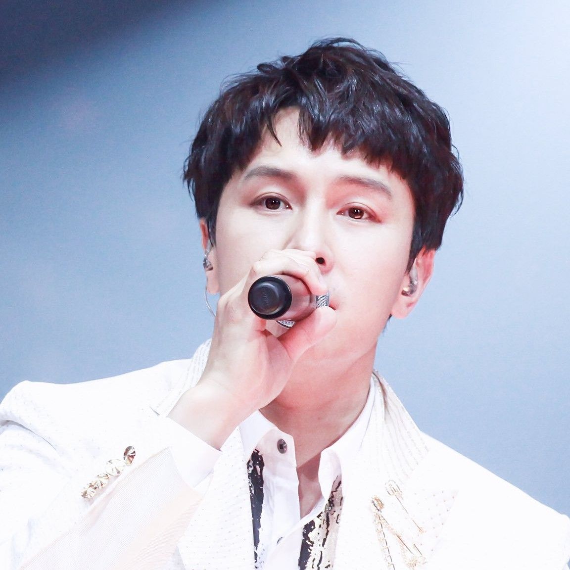 Behind-the-scenes cut of Kim Dongwan (SHINHWA)