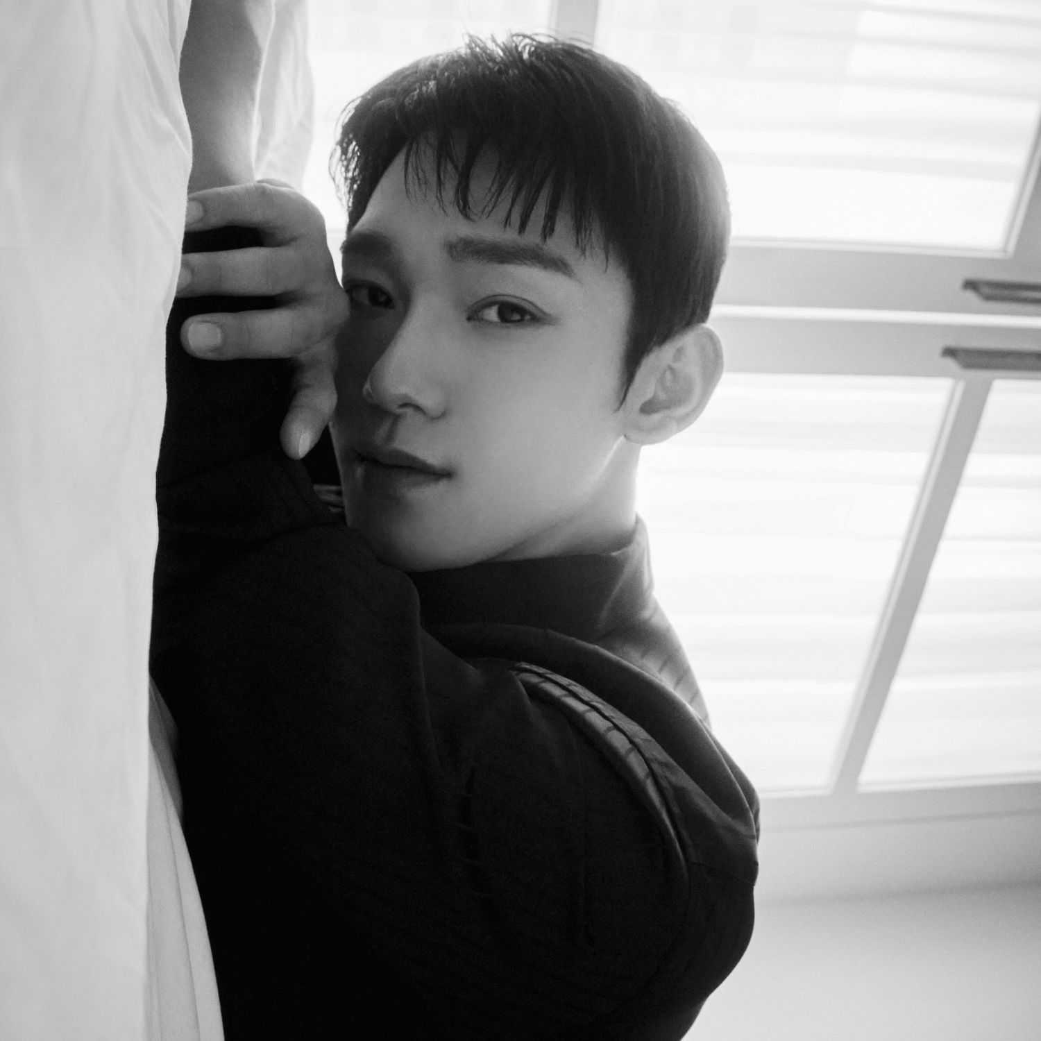 Behind-the-scenes cut of Chen (EXO)