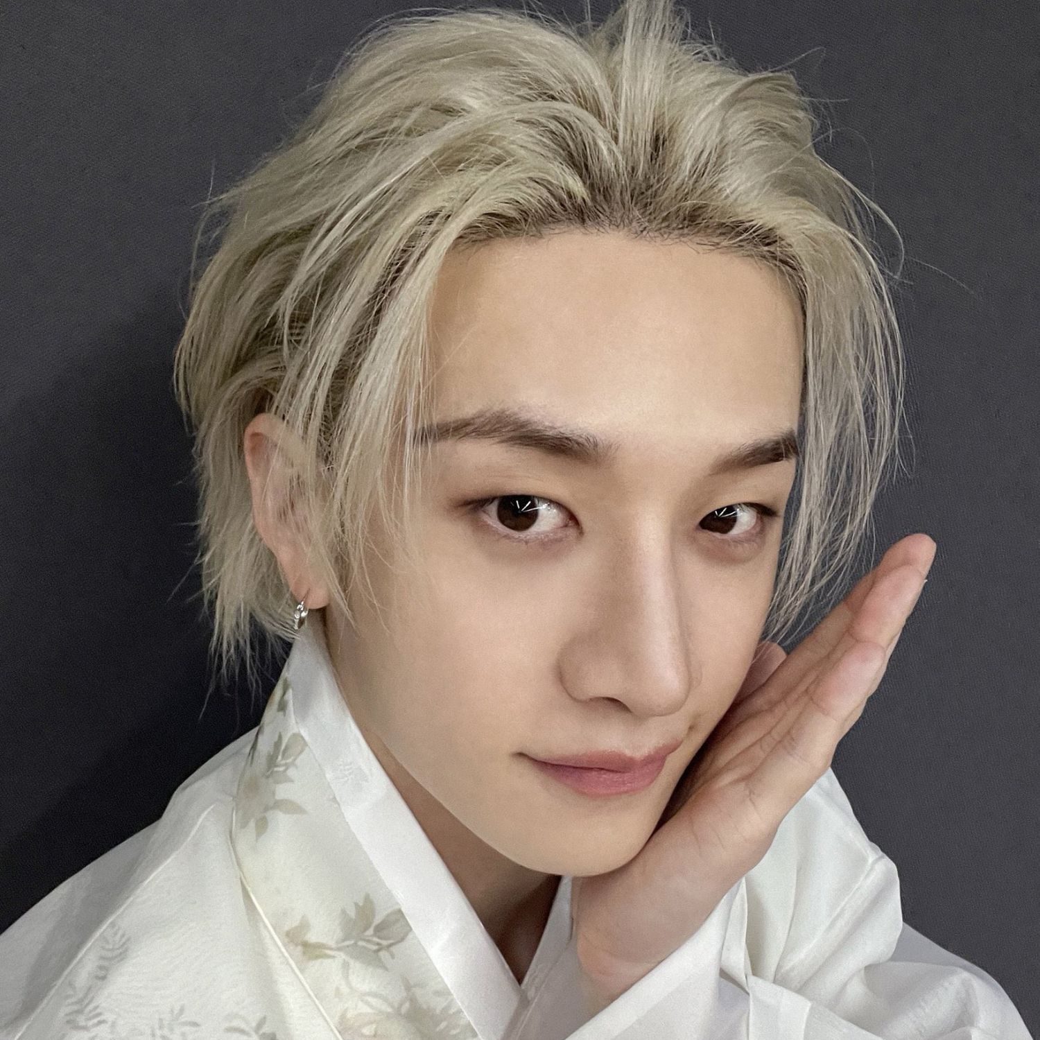 방찬 (Stray Kids)의 비하인드 컷