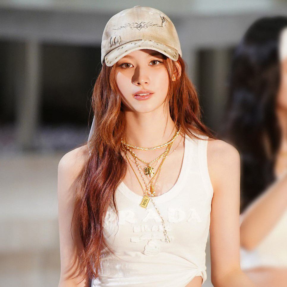 Potret di balik layar Sana (TWICE)