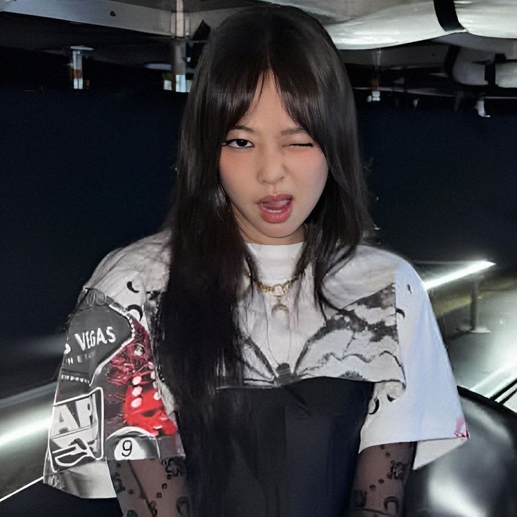 제니 (BLACKPINK)의 비하인드 컷