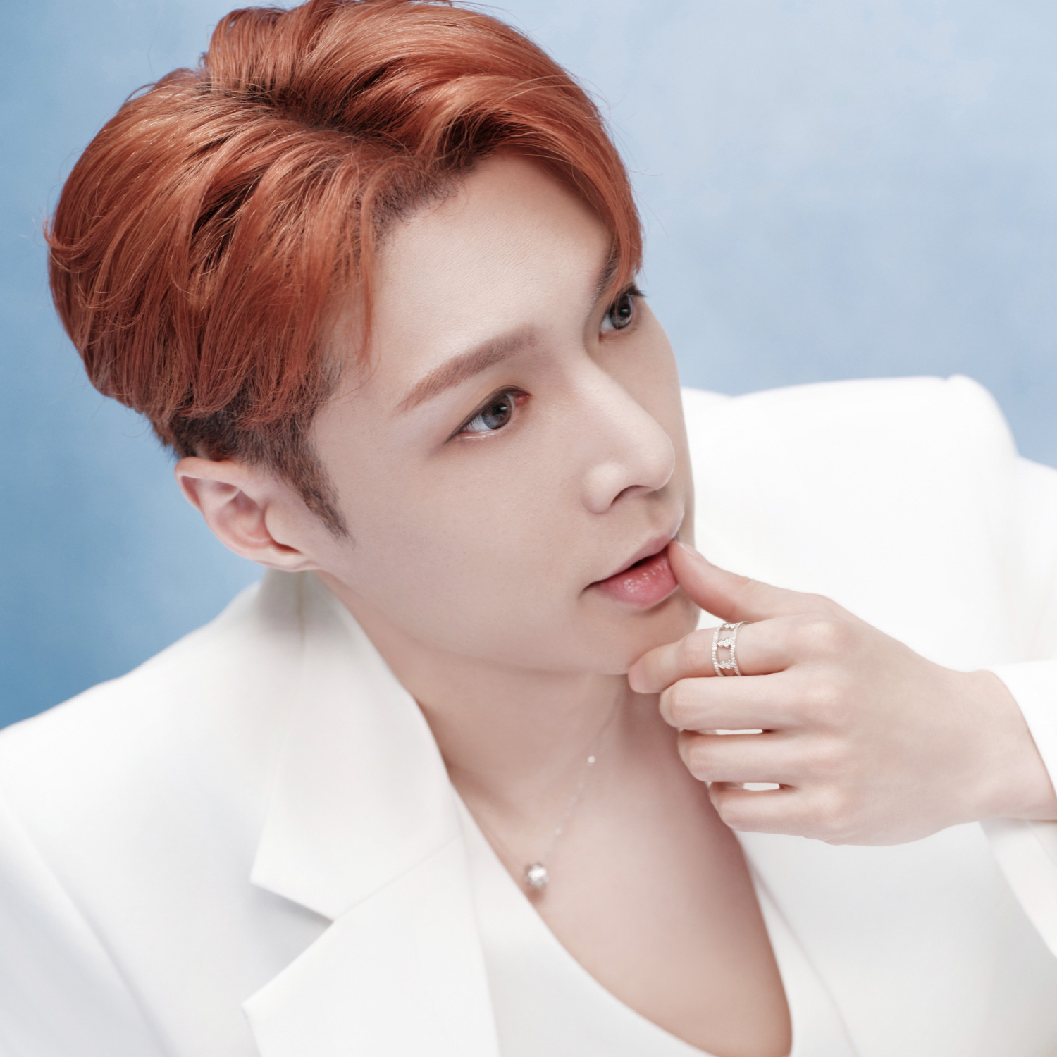 Behind-the-scenes cut of Lay (EXO)
