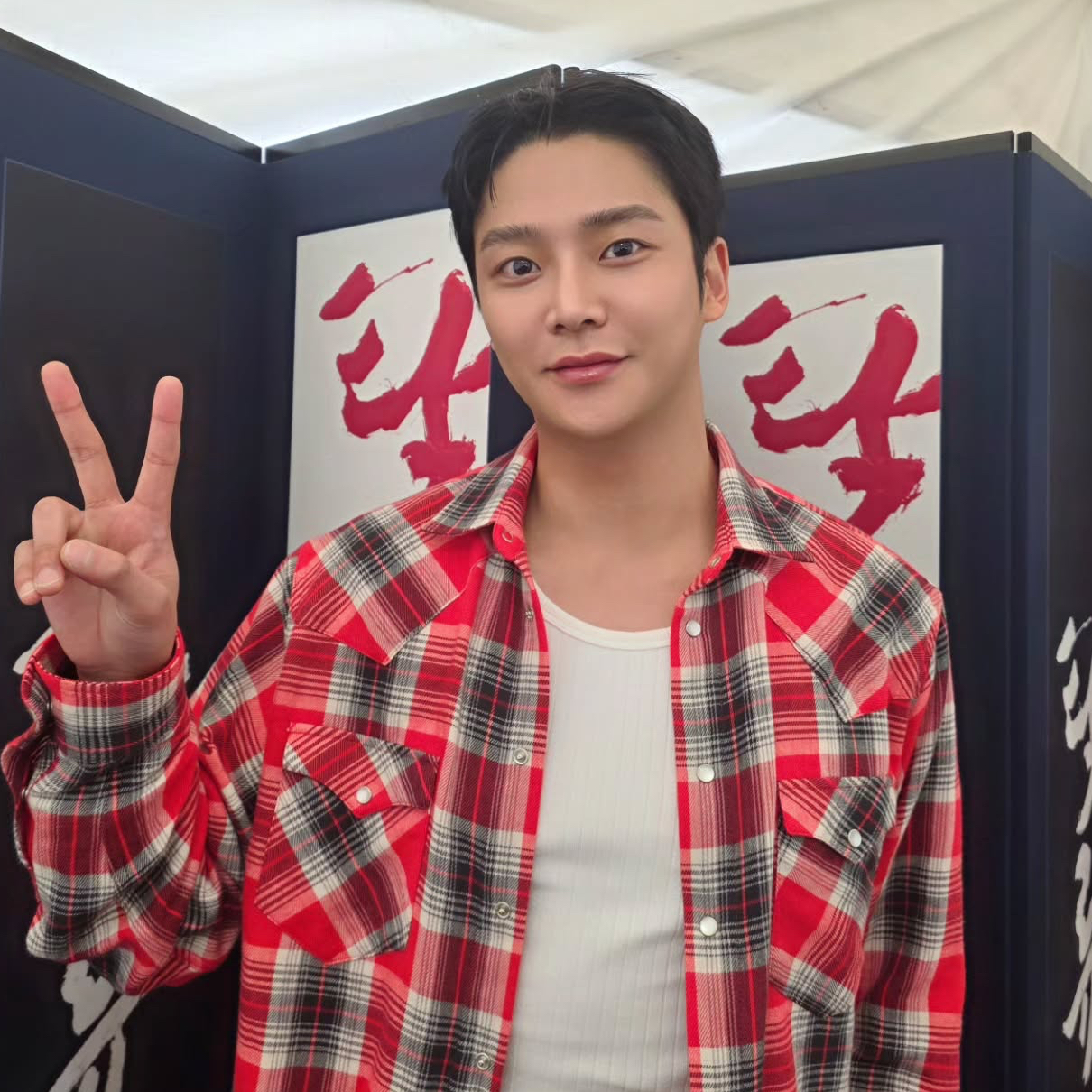 로운의 비하인드 컷