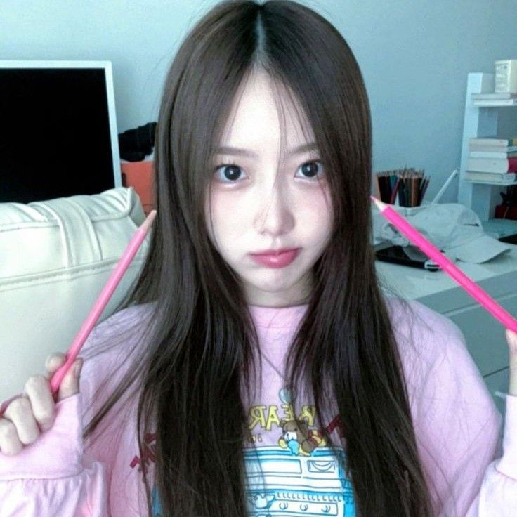 Recent activity shot of Yunseo (BADVILLAIN)