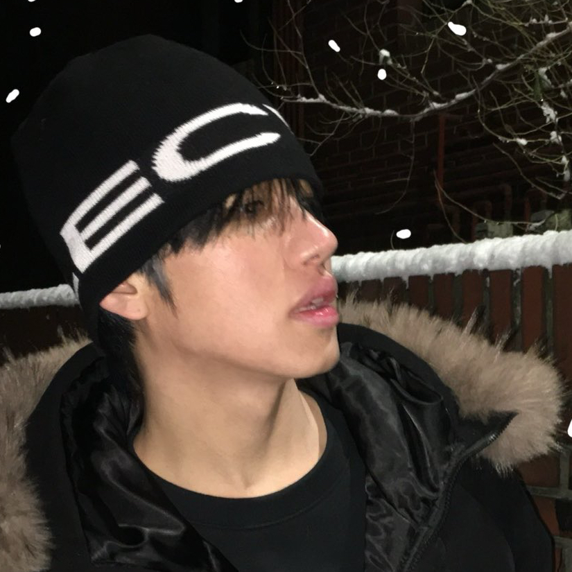 Behind-the-scenes cut of Huiwon (n.SSign)