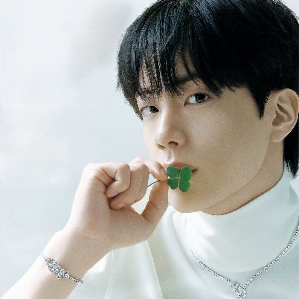 Behind-the-scenes cut of Jin (BTS)