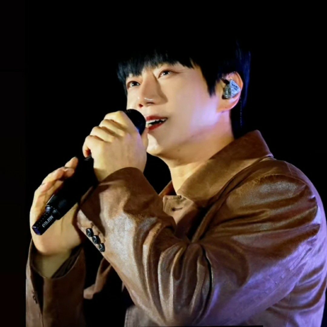 Foto terbaru Hwang Chiyeol