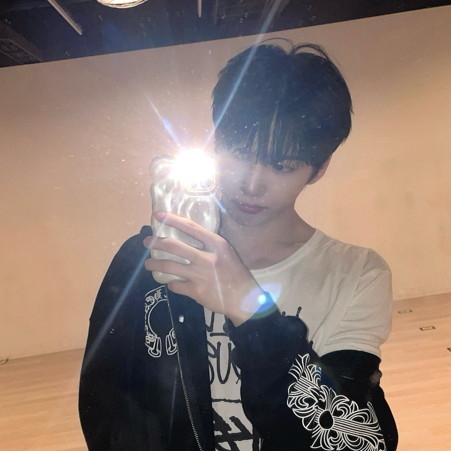 Behind-the-scenes cut of Minjae (Xikers)