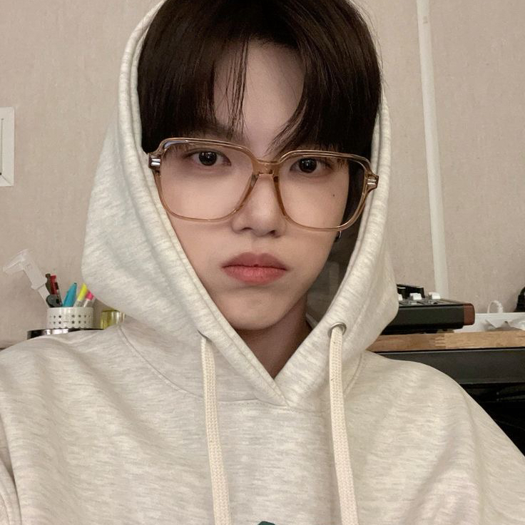 Behind-the-scenes cut of Gyehyeon (VERIVERY)