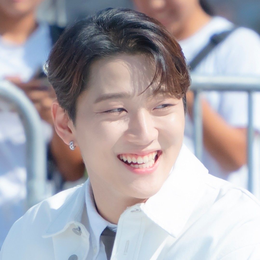 A moment captured by Hong Joochan (GoldenChild)'s fan